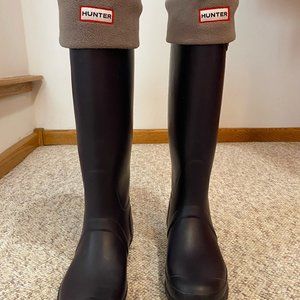 Hunter Tall Wellie Rain Boots (sold w/ boot socks)